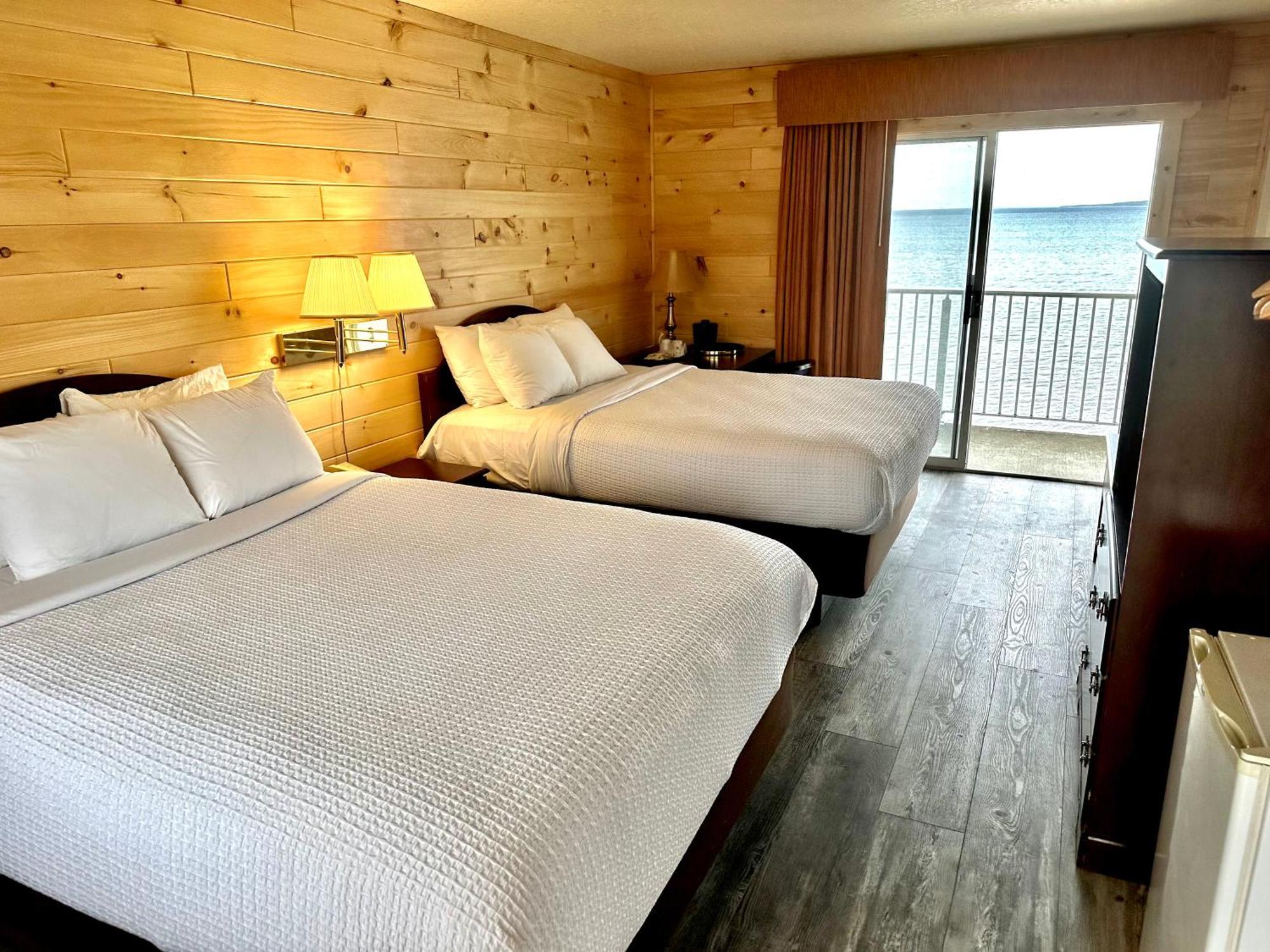 Bridgeview Motel Mackinaw City Eksteriør billede