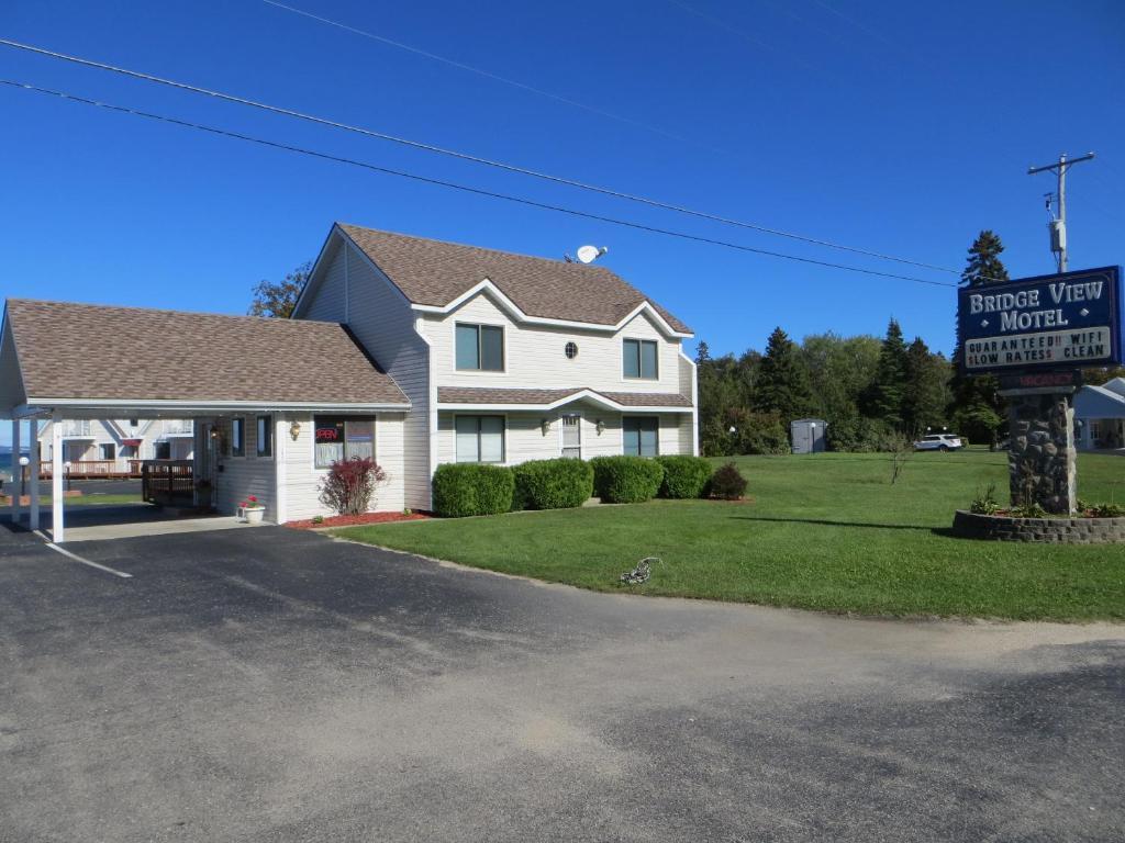 Bridgeview Motel Mackinaw City Eksteriør billede